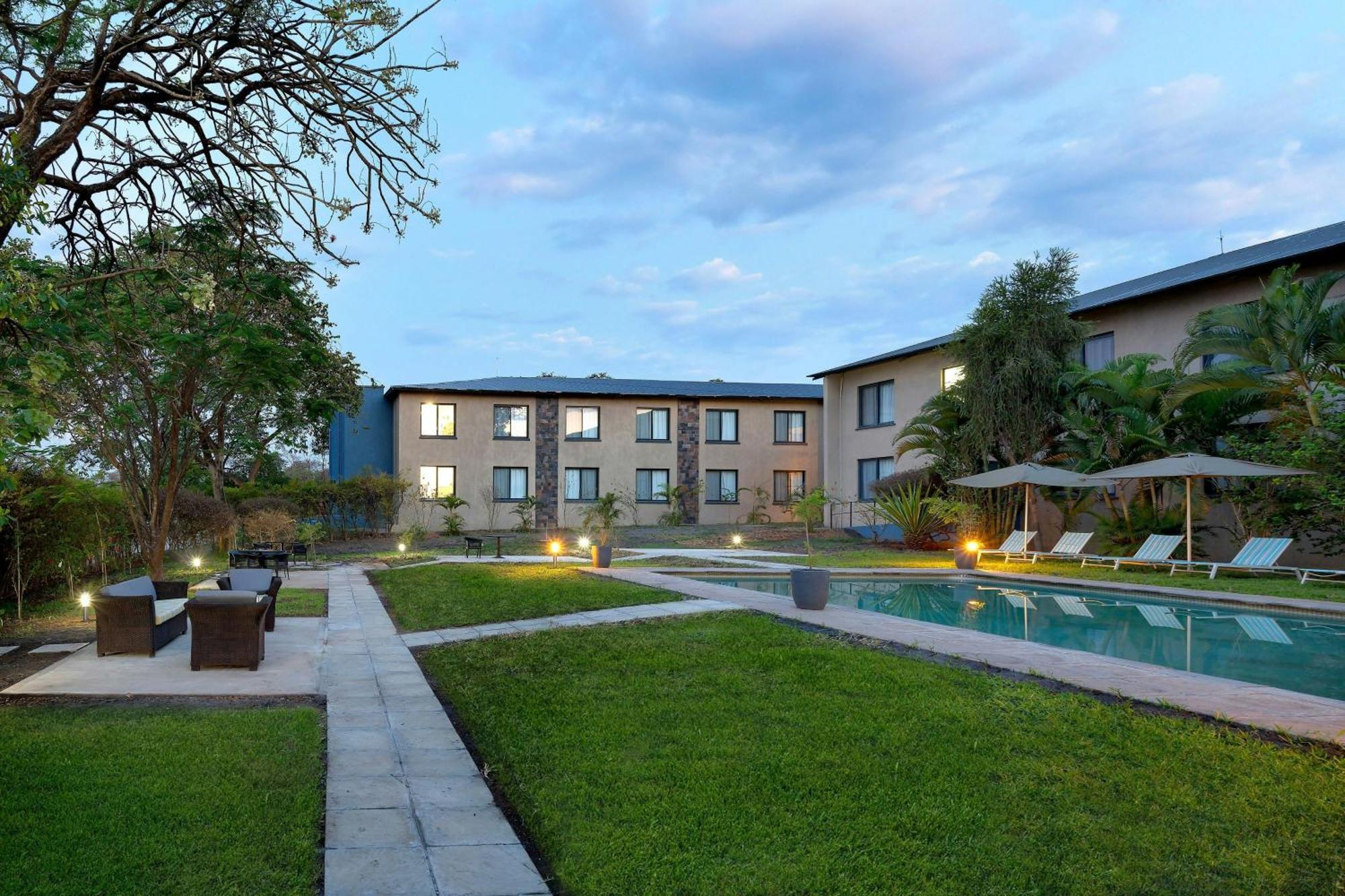 Protea Hotel By Marriott Ndola Esterno foto