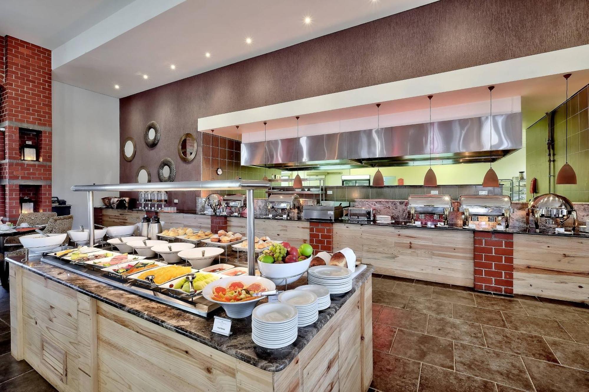 Protea Hotel By Marriott Ndola Esterno foto
